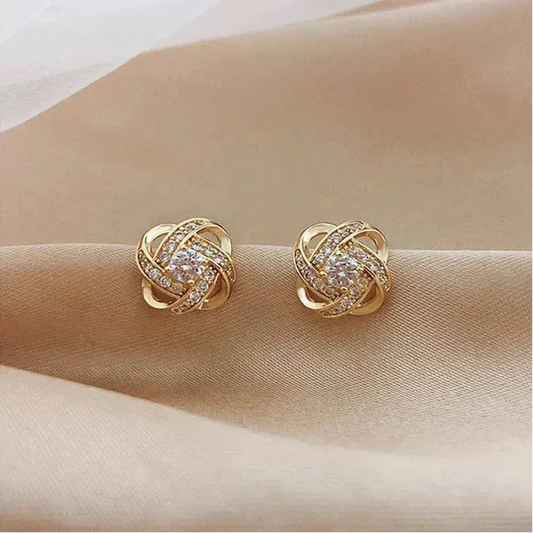 Boucles d'oreilles dorées en spirale florale avec des cristaux
