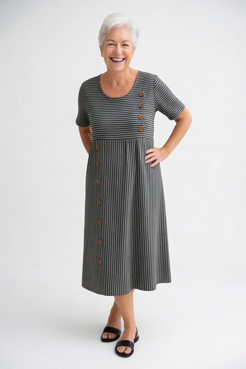 Linéora™ — Robe rayée fluide au charme estival