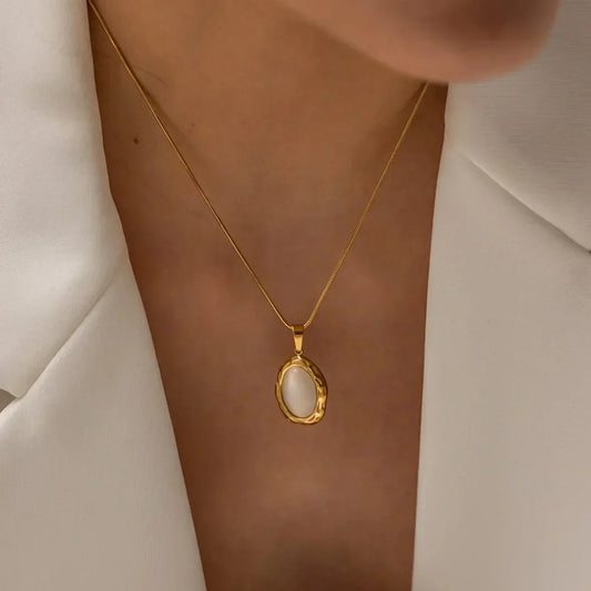 Collier Plaqué Or avec Opale Œil de Chat Ovale