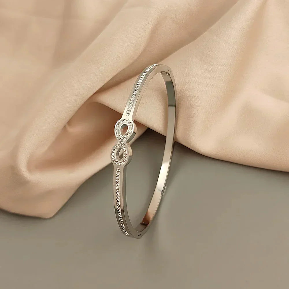 Bracelet Rigide Infinity avec Cristaux Exclusifs