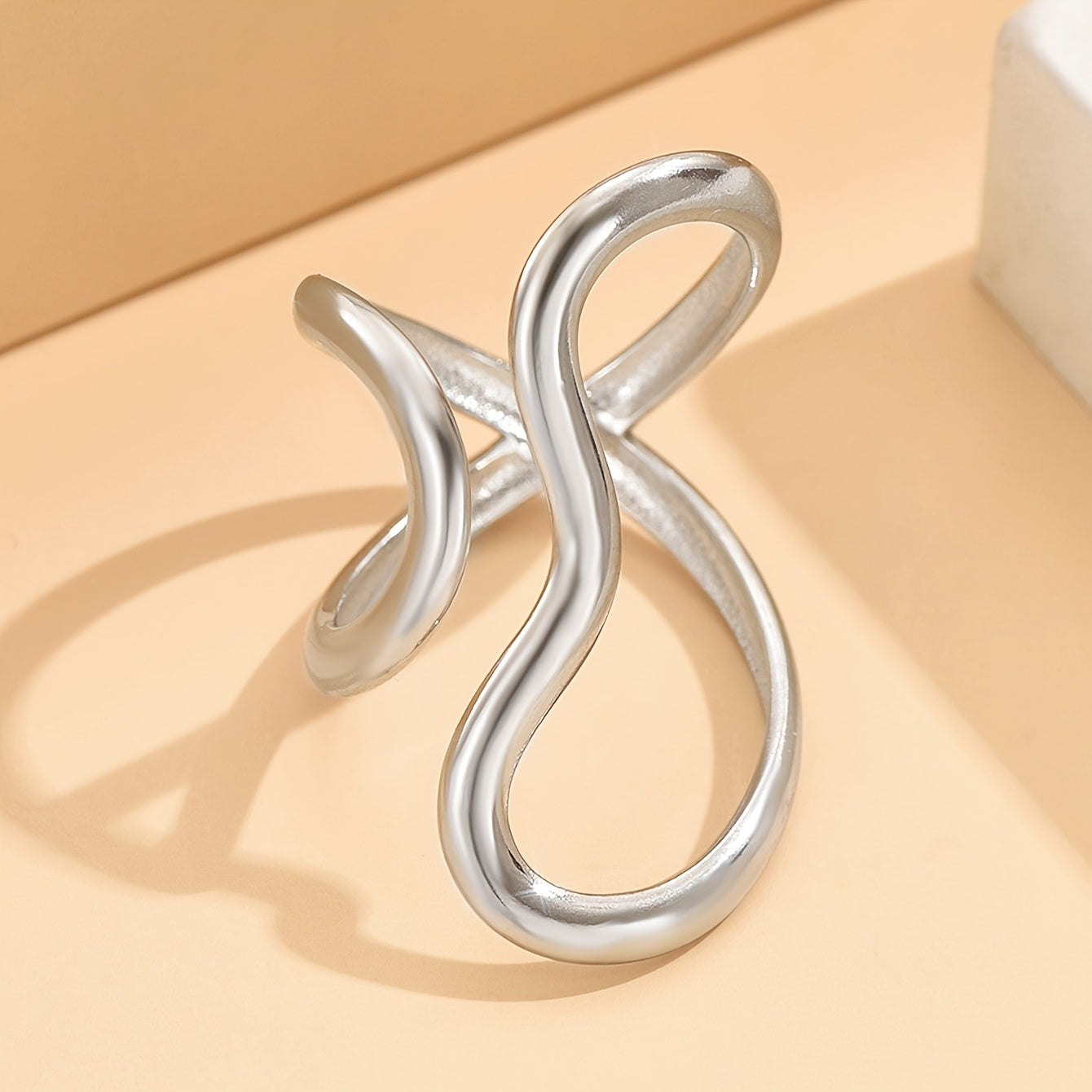 Bague Chic avec Onde Asymétrique