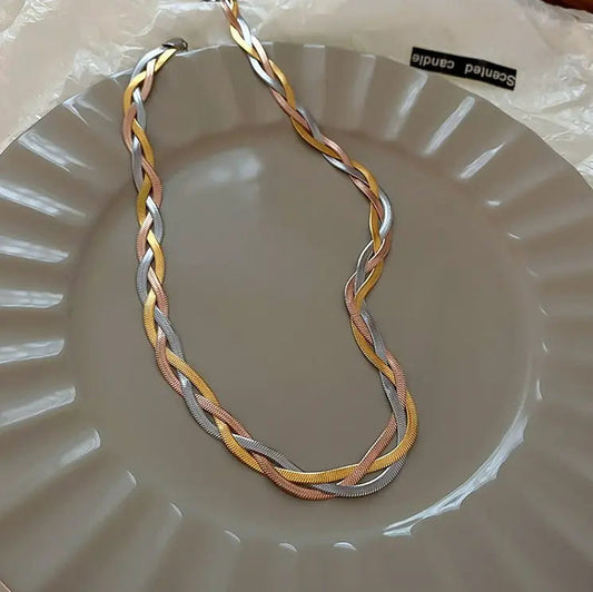 Collier Élégance Chic en Or et Argent