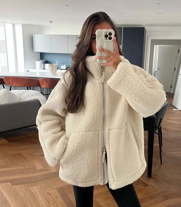 Luna – The Fleece Coat that Combines Warmth and Elegance